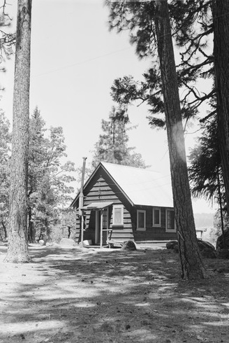 Guest cabin at Lassen Lodge, 1940s